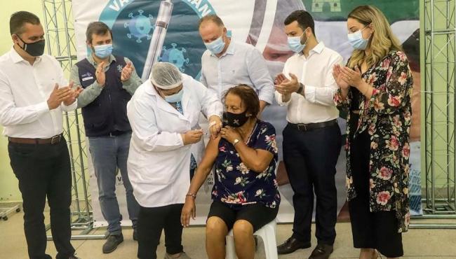 Espírito Santo inicia vacinação contra a Covid-19 de idosos de 75 a 79 anos