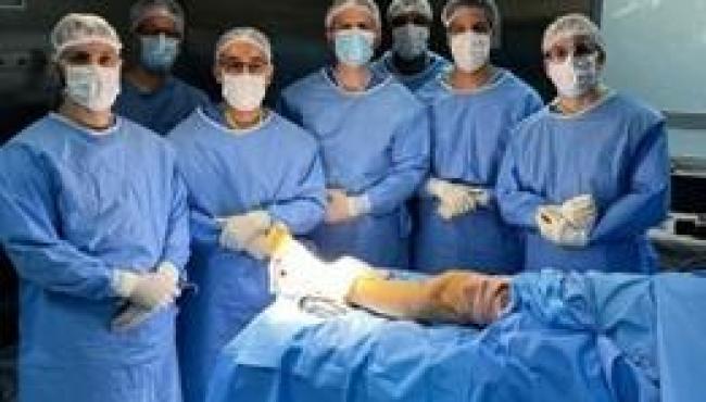 Espírito Santo realiza cirurgia inédita e implanta primeira prótese de tornozelo