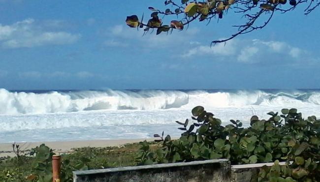 Espírito Santo tem alerta de ondas até 5 metros e ventos de 75 km/h