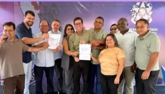 Esporte de Conceição da Barra, no ES, vive um novo momento Paulo Lemos assina reforma dos campos bom de bola da Catita e da Cohab