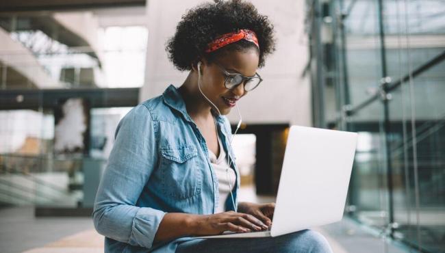 Estácio lança oito graduações digitais inovadoras com IA