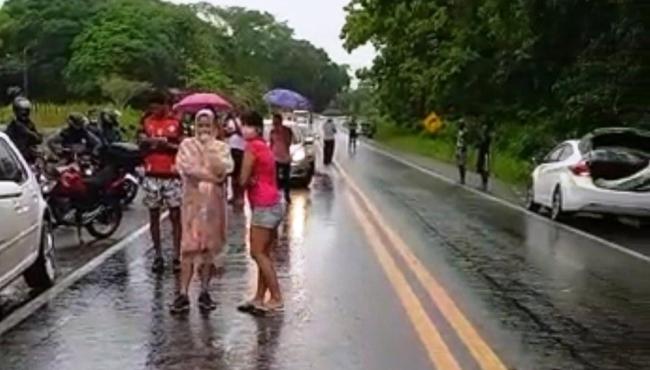 Estrada do sul da Bahia ficam interditada por causa de chuvas