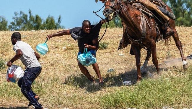 EUA começam a deportar haitianos em massa; cerca de 12 mil devem ser retirados do país