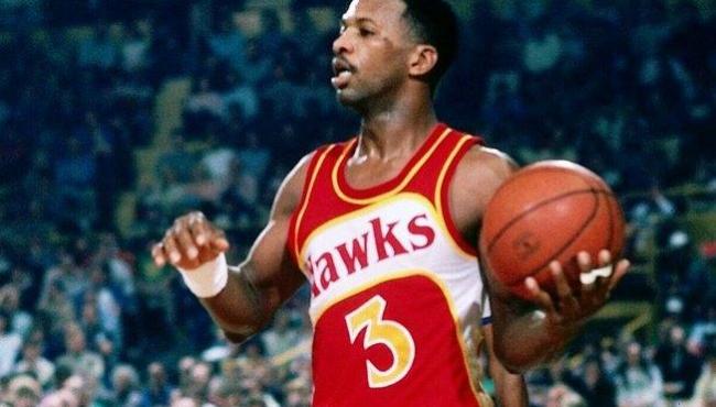 Ex-astro da NBA morre em prisão perpétua por abuso sexual de criança