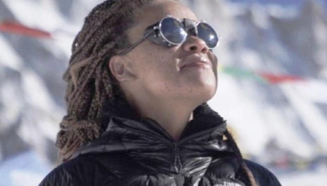 Ex-catadora de latinhas vira atleta e chega ao topo do Monte Everest
