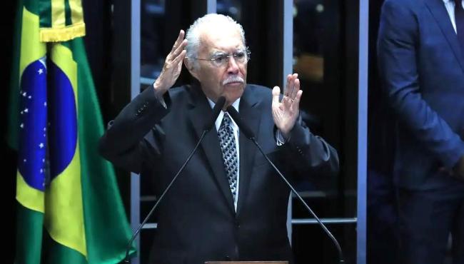 Ex-presidente José Sarney é internado em UTI após procedimento abdominal