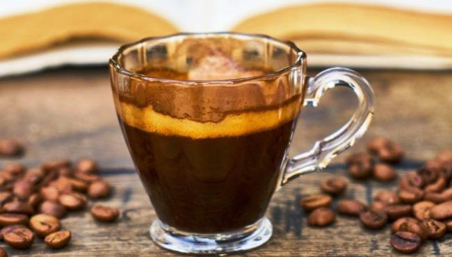 Excesso de café: uma bebida amarga para a saúde do cérebro