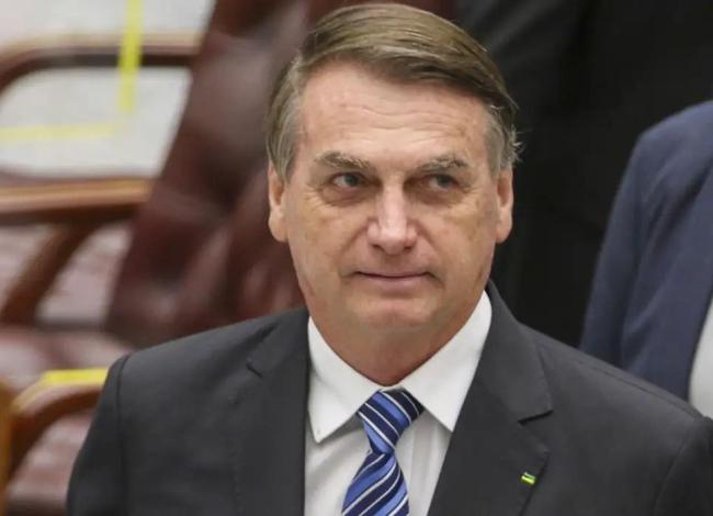 Exército entrega armas de Bolsonaro à PF e informa falta de duas
