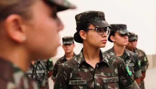 Exército inicia no Rio incorporação da 1ª turma de mulheres recrutas