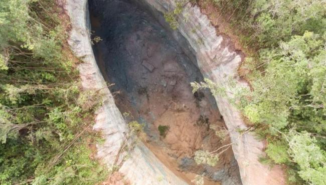 Extração de sal-gema pode ter causado cratera gigante em Vera Cruz, na Bahia