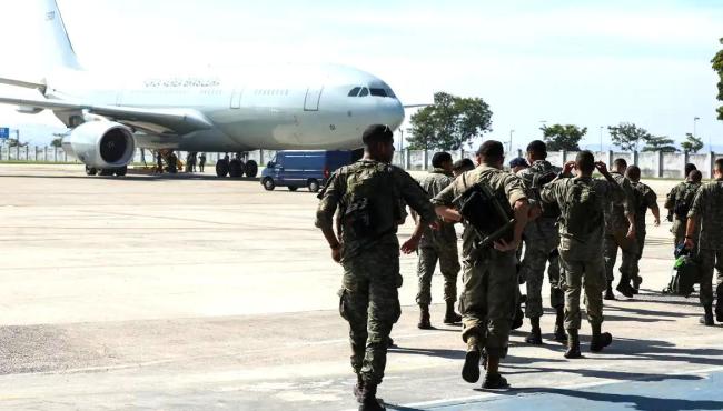 FAB envia militares e 18 toneladas de medicamentos para a Venezuela