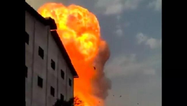 Fábrica pega fogo e explode, na Índia; 7 são hospitalizados