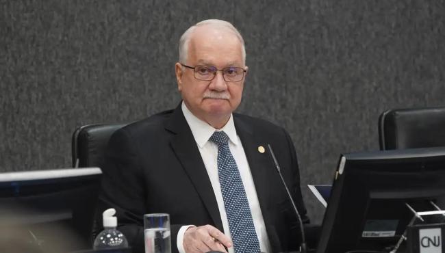 Fachin aguarda explicações de ministros para decidir sobre crise