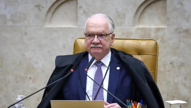 Fachin nega pedido para afastar Dino de ações sobre Flávio Bolsonaro