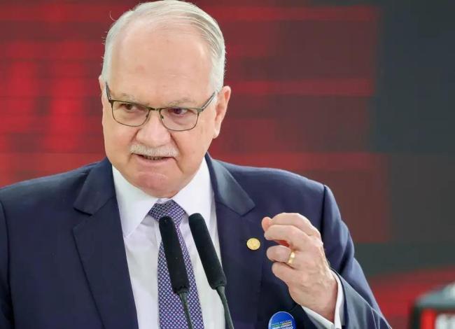 Fachin repudia fala de Milei contra Moraes e reafirma autonomia do STF