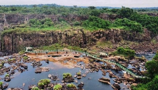 Falta de chuva e seca muda cenário das Cataratas do Iguaçu