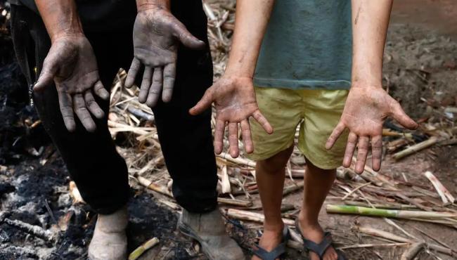 Famílias lutam para reconstruir a vida um mês depois de chuvas em MG