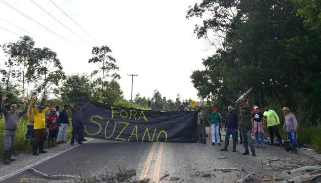 Famílias quilombolas do entorno da Vila de Itaúnas protestam contra de despejo promovido pela Suzano, em Conceição da Barra, ES
