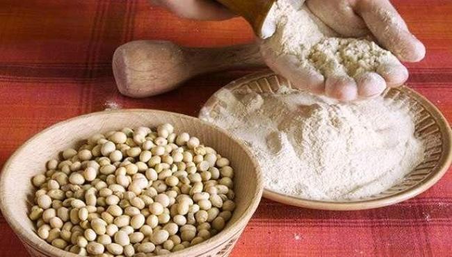 Farinha de feijão branco: 6 principais benefícios para a saúde