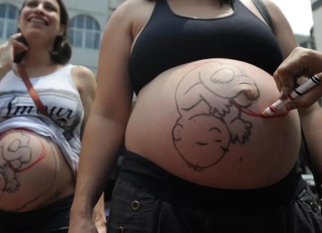 Fatores sociais e estruturais empurram mulheres para cesarianas
