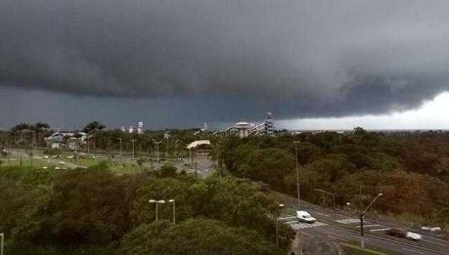 Feriado de Tiradentes com tempo instável e possibilidade de chuva fraca em todo o ES