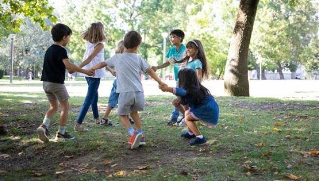 Férias: 10 brincadeiras simples e educativas para fortalecer o vínculo familiar