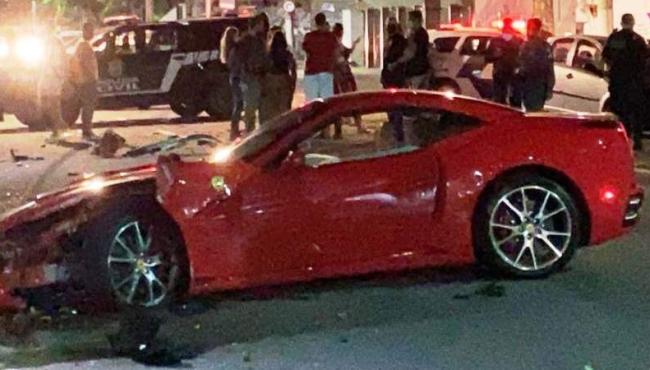 Ferrari fica totalmente destruída após acidente em Jardim da Penha, em Vitória