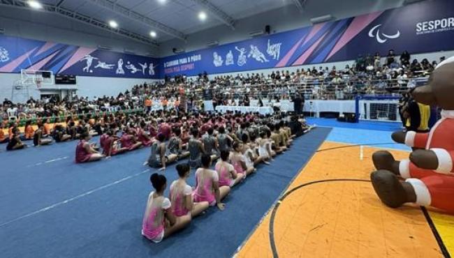 Festival de Natal reúne ginasta olímpica e alunas do Campeões de Futuro em Vitória, no ES