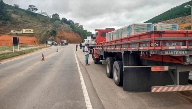 Fiscalização aborda mais de 70 caminhões em operação de trânsito em Colatina, ES