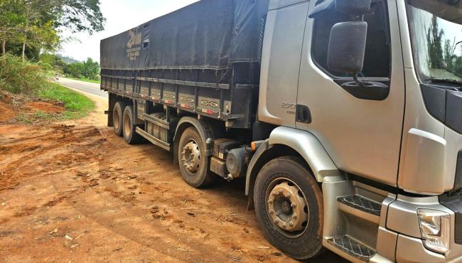 Fiscalização resulta em autuação de R$ 105,9 mil por falta de documento fiscal em transporte de carga de café em Rio Bananal, no ES