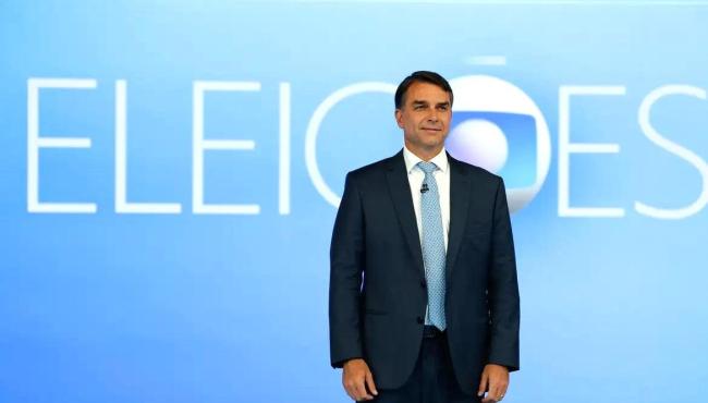 Flávio Bolsonaro defende inocência do único acusado pela morte de Ana Clara