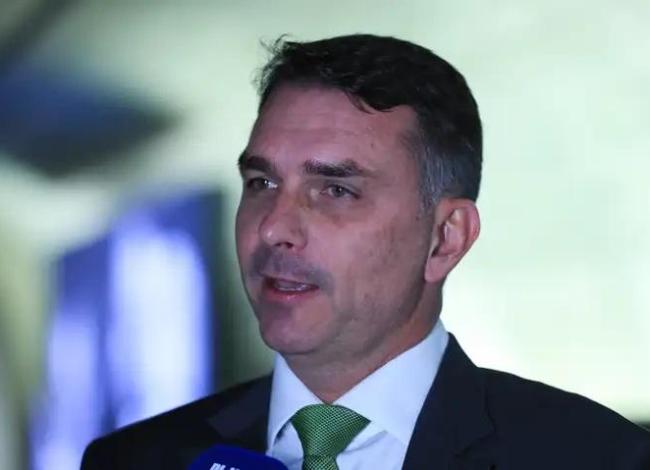 Flávio confirma encontro com Vorcaro após banqueiro ter sido preso