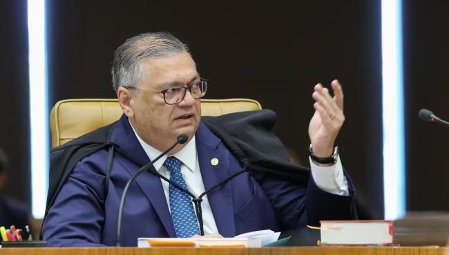 Flávio Dino pede vista de julgamento sobre Moraes e Mendonça
