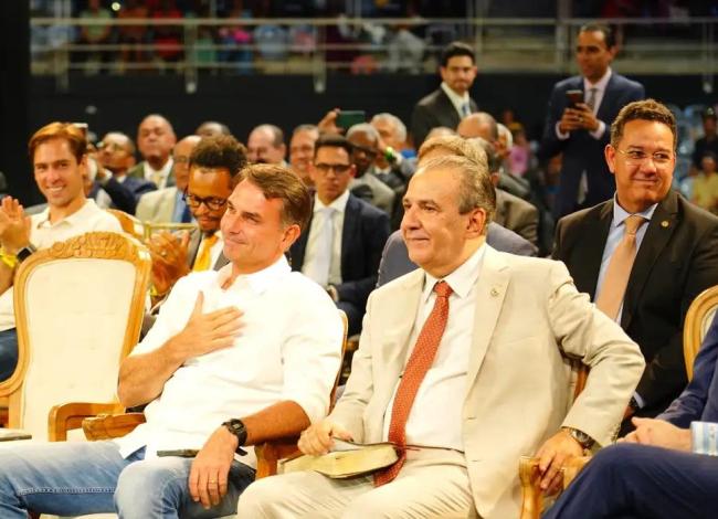 Flávio passa domingo reunido com prefeitos e vereadores de São Paulo