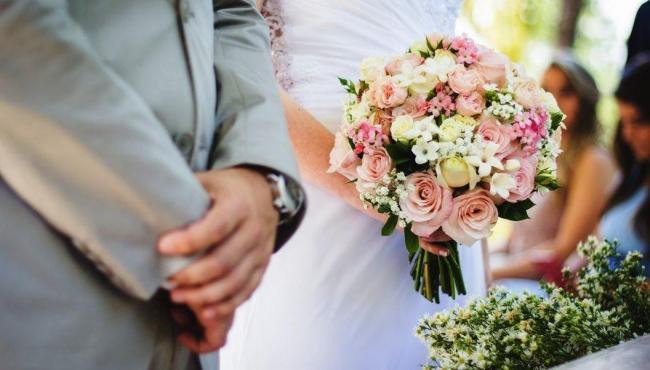 Fotógrafa apaga álbum de casamento após ser proibida de beber água na cerimônia