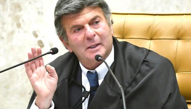Fux suspende decisão de Dino que restabelecia posts de Nossa Senhora