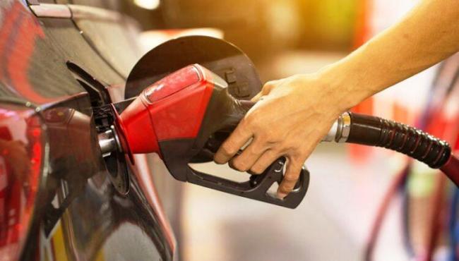 Gasolina e diesel ficam mais caros nas refinarias a partir desta terça-feira (26)