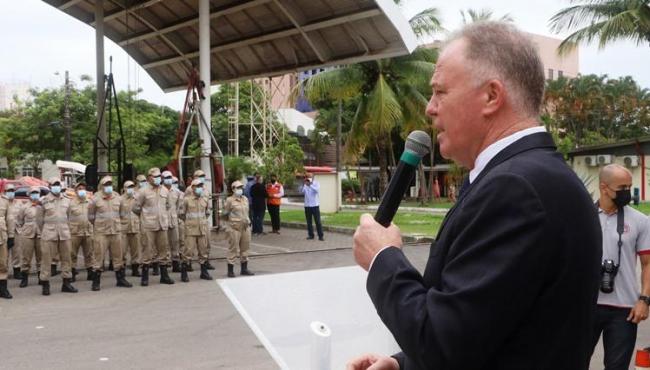 Governador do ES anuncia aumento de vagas no concurso para soldado do Corpo de Bombeiros