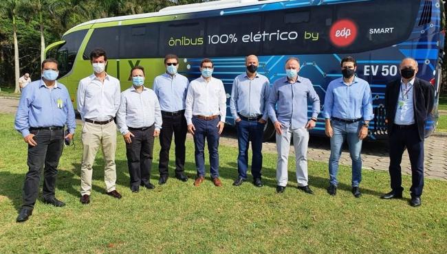 Governador do ES faz viagem no primeiro ônibus rodoviário elétrico do País