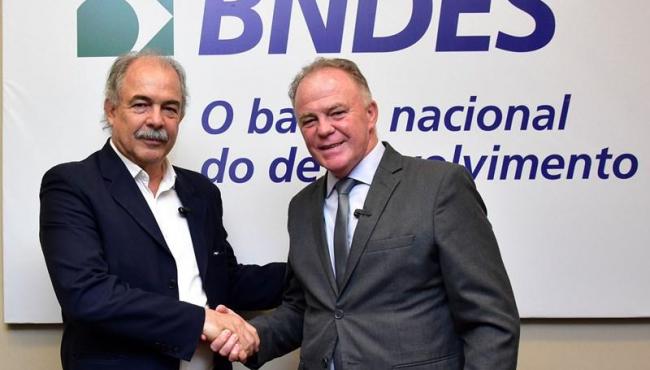 Governador do Espírito Santo discute novas linhas de financiamento com BNDES