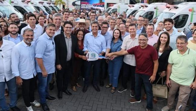 Governador do Espírito Santo, Ricardo Ferraço, entrega 21 novas ambulâncias a municípios capixabas