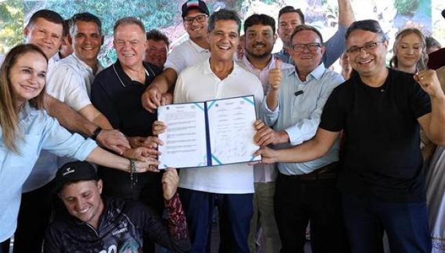 Governador Ricardo Ferraço anuncia pacote de investimentos e inaugura obras em Laranja da Terra, ES