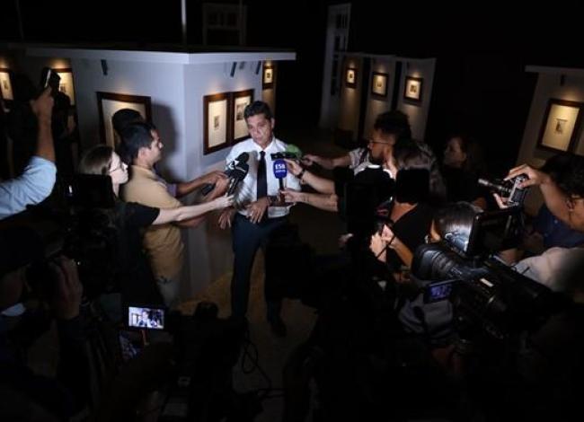 Governador Ricardo Ferraço anuncia prorrogação da exposição de Rembrandt no Palácio Anchieta, em Vitória, ES