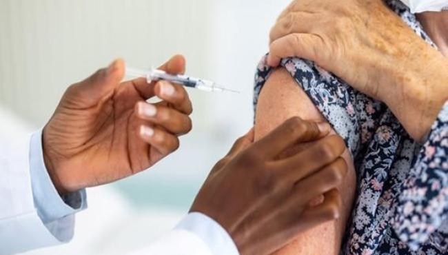 Governo alerta que vacinação contra gripe deve ser intensificada antes do inverno