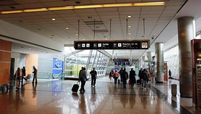 Governo argentino proíbe venda de passagens aéreas até setembro