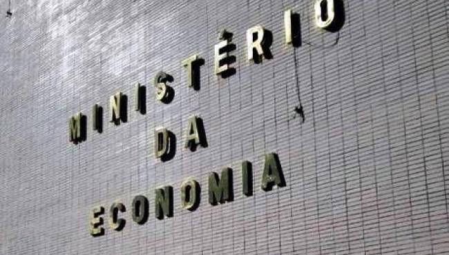 Governo autoriza volta de servidores ao trabalho presencial