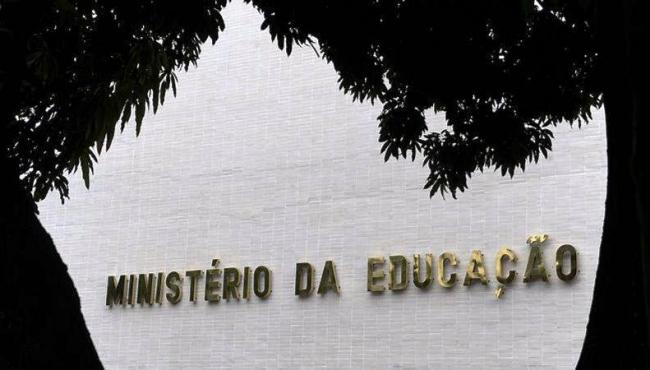 Governo Bolsonaro pretende cortar R$ 4 bilhões do orçamento do MEC para 2021