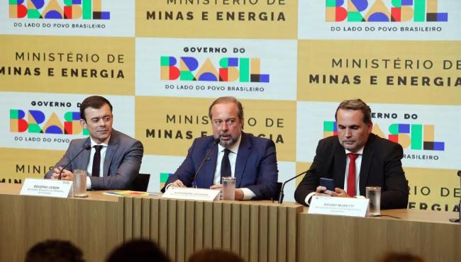 Governo cria subsídio de até R$ 0,89 para segurar preço da gasolina