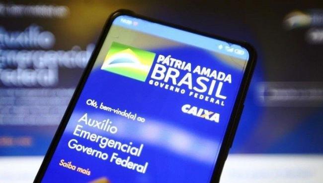 Governo discute prorrogar auxílio emergencial por mais um ano