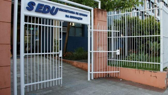 Governo do ES abre concurso público com 1.290 vagas para Professor e Agente de Suporte Educacional com salário de até R$ 6 mil